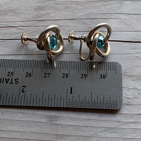 *RARE FIND* Signed Coro Silver Tone Love Knot Screw Back Earring with Bl… - Picture 6 of 8